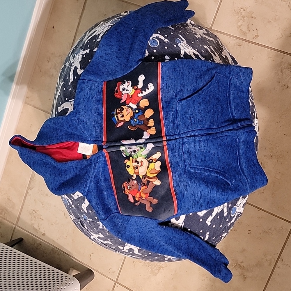 Paw patrol jacket, size 6.  Like new.